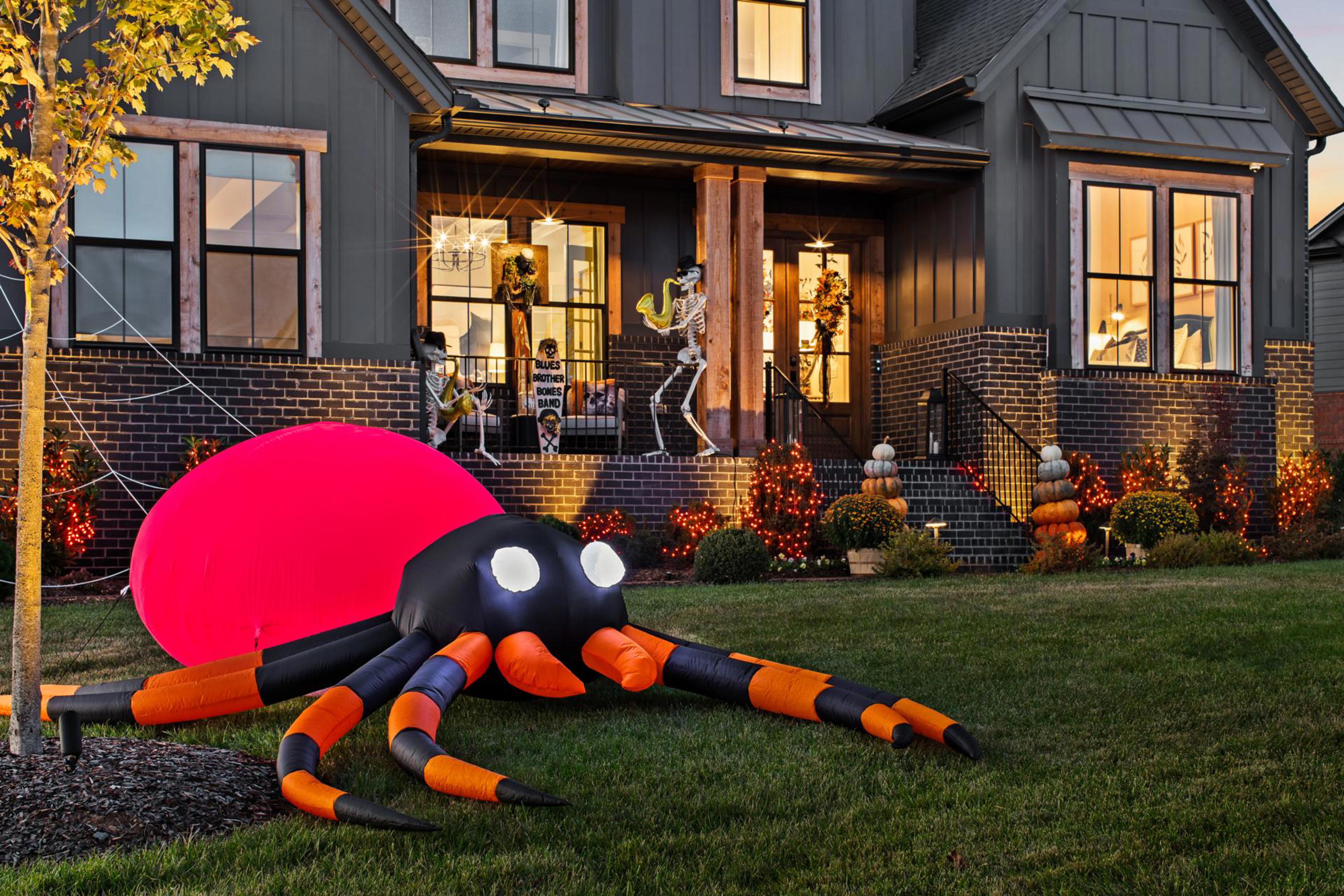ANN1-0116-00_Wilshire B_Halloween_Exterior 3_Drees