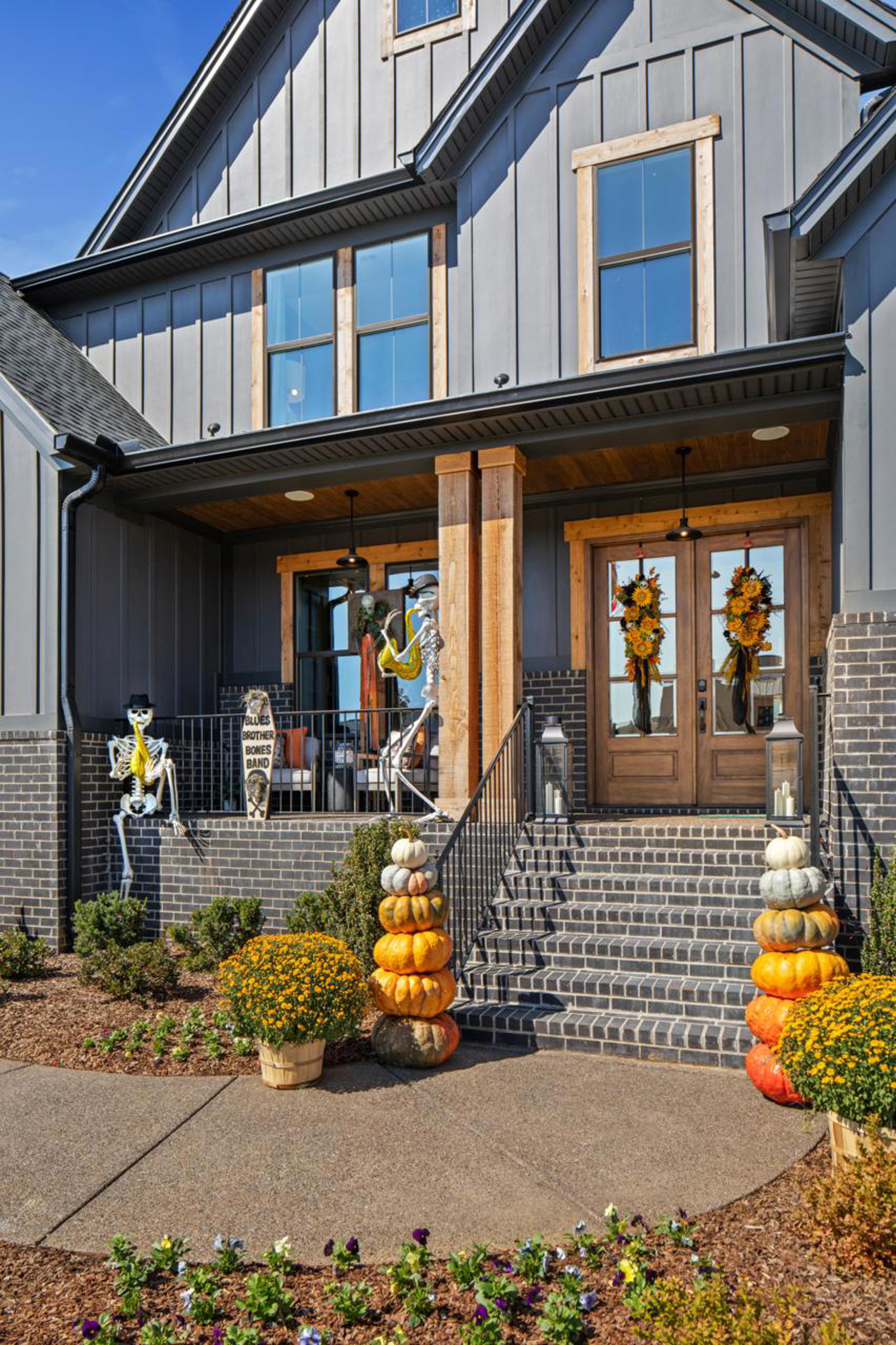 ANN1-0116-00_Wilshire B_Halloween_Exterior 7_Drees