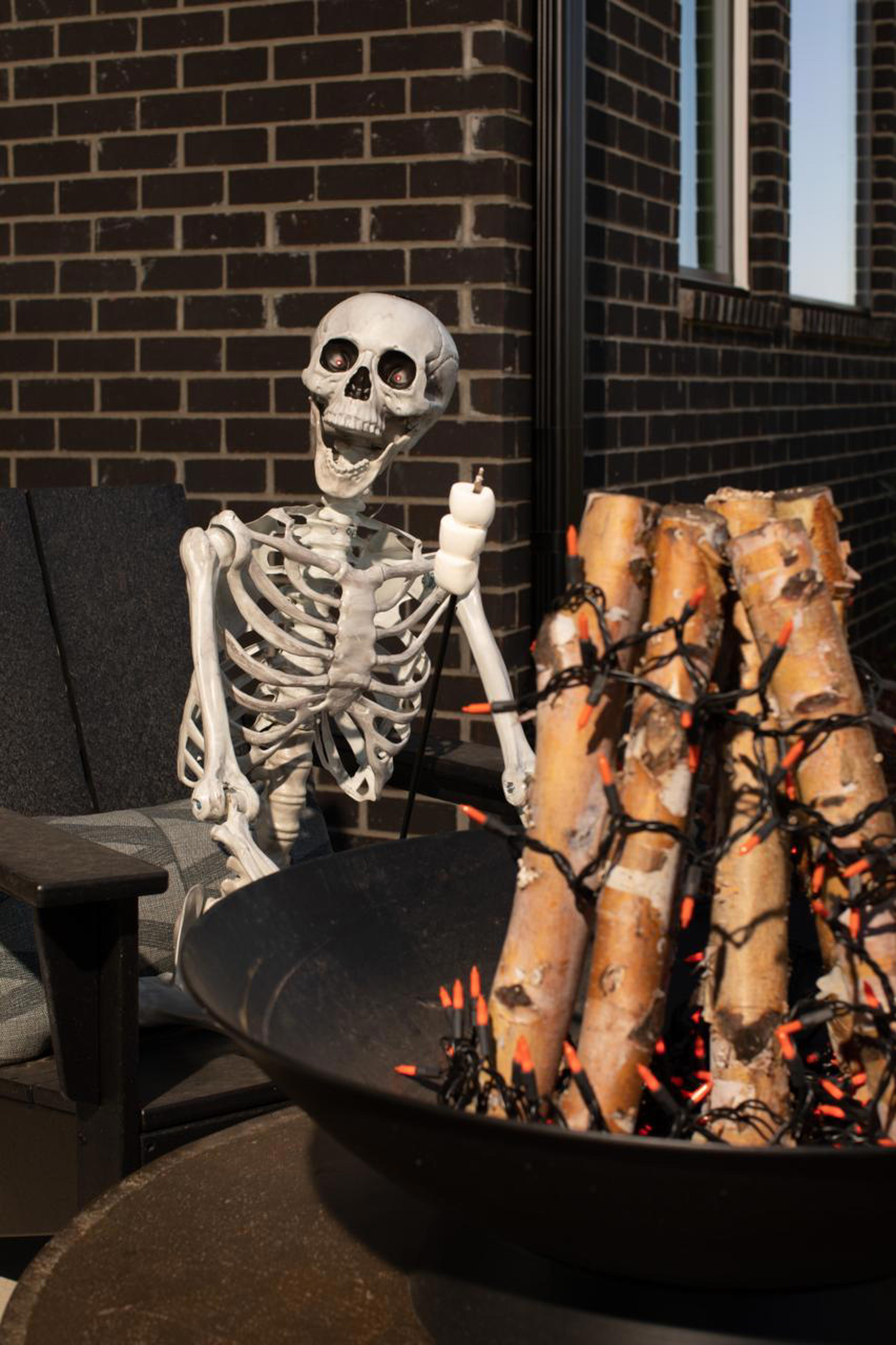 ANN1-0116-00_Wilshire B_Halloween_Outdoor Living 3_Drees