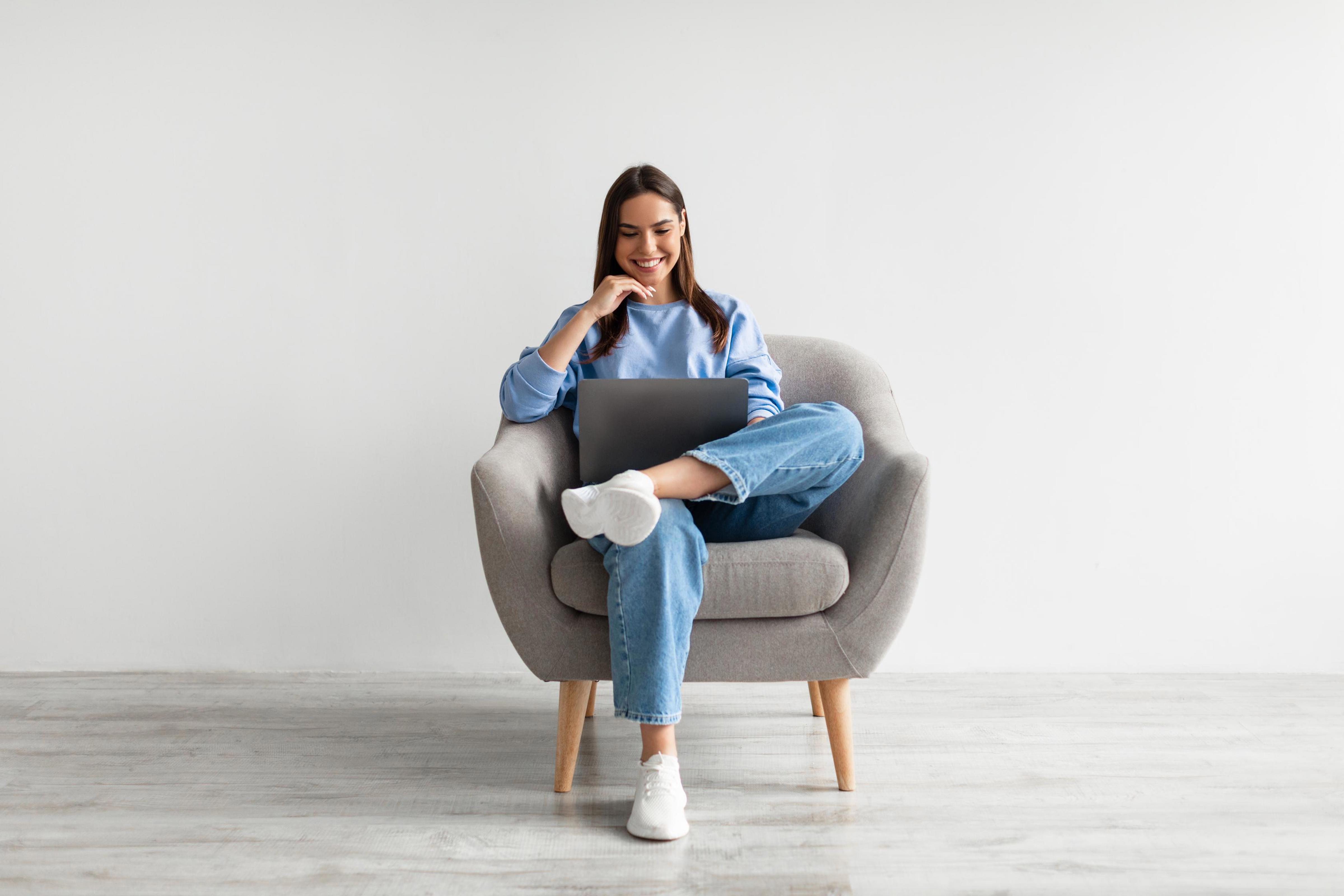 woman on laptop_Drees