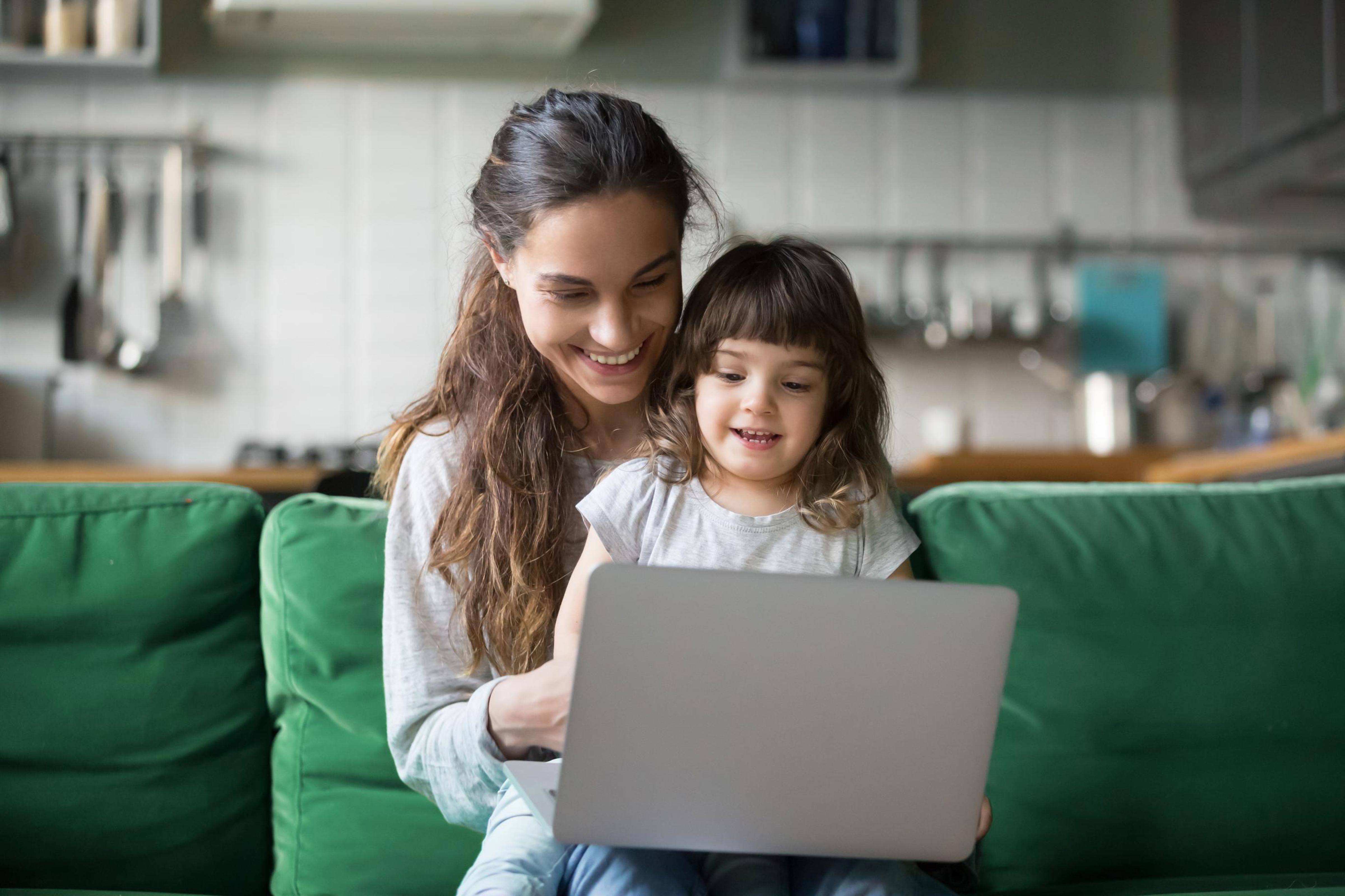 mother & daughter on computer_Drees
