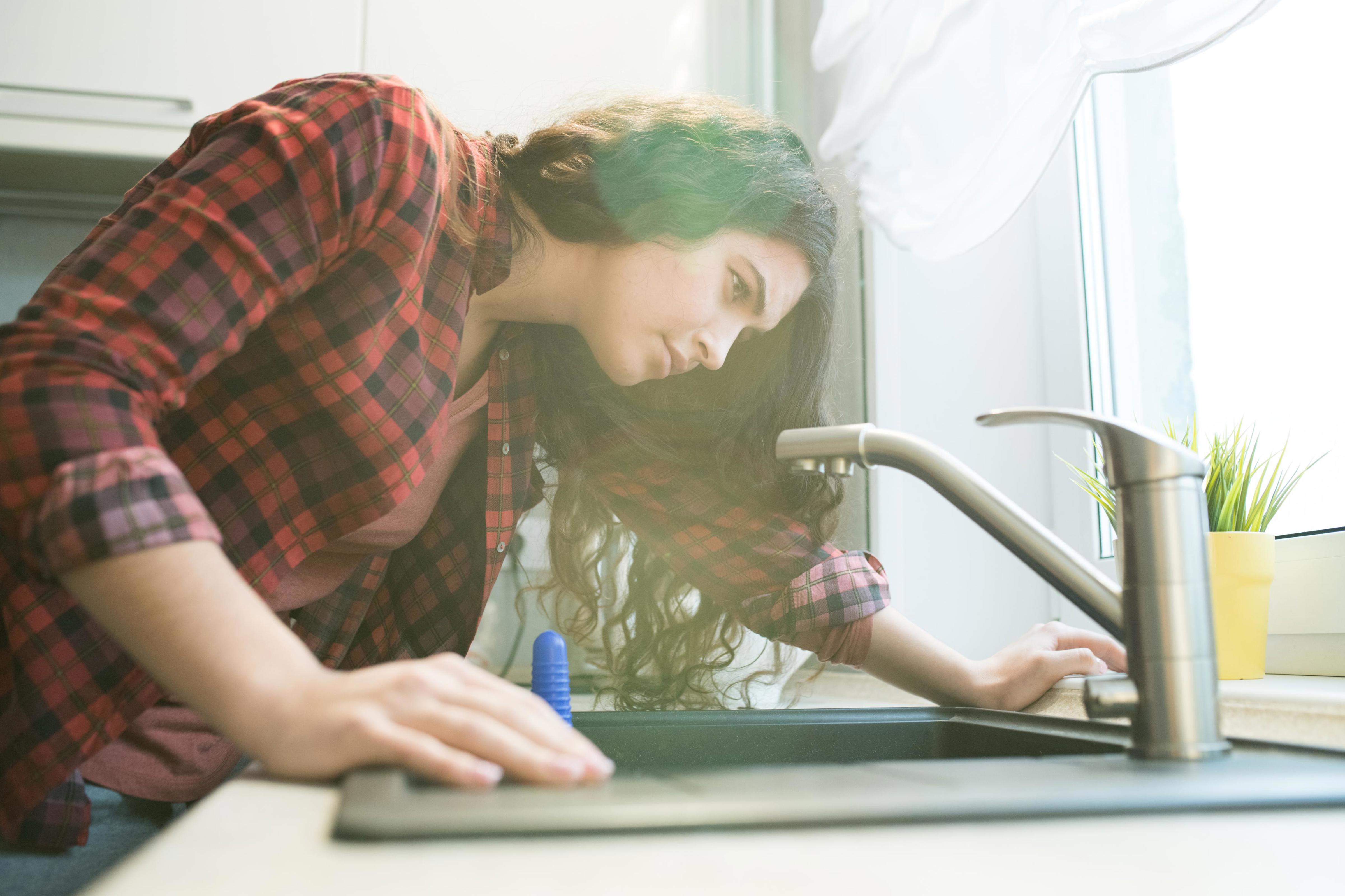 woman working on sink_Drees